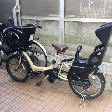 Tokyo, vélo Mamachari garé dans la rue