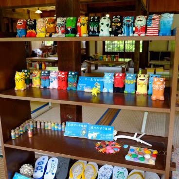 Yaimamura (Ishigaki), démonstration de l'artisanat local au cours d'ateliers manuels