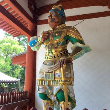 Yakushi-ji (Nara), gardien Nio à l'entrée du temple