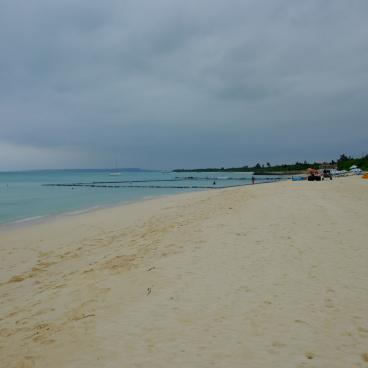 Plage Yonaha-Maehama (Miyako-jima), vue sur le sable