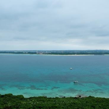 Observatoire du château de Ryugu (Kurima-jima), vue sur la plage Yonaha-Maehama de Miyako-jima
