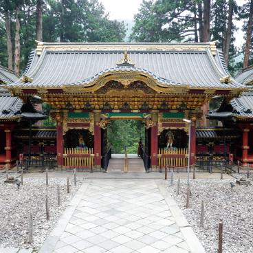 Taiyuin (Nikko), porte Yashamon vue de derrière