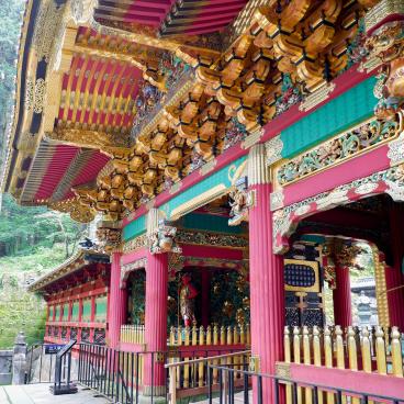Taiyuin (Nikko), porte Yashamon vue de derrière 2