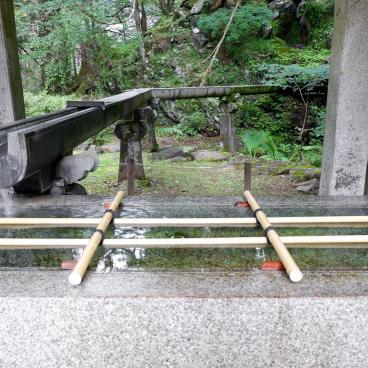 Taiyuin (Nikko), bassin d'ablutions du pavillon de purification Suibansha