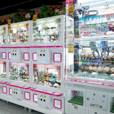 Grand magasin de Gashapon d'Ikebukuro, machines à pince (attrape-peluche) UFO catcher