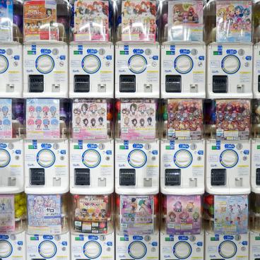 Grand magasin de Gashapon d'Ikebukuro, mur de machines à capsules 3