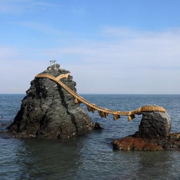 Meoto Iwa (Ise), les Rochers mariés, symbole du couple Izanagi et Izanami