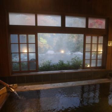 Miyama Sanso (Kurokawa Onsen), bains chauds communs intérieur et extérieur