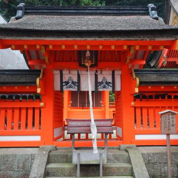 Kumano Nachi Taisha, porte vers les pavillons du sanctuaire principal Hondo