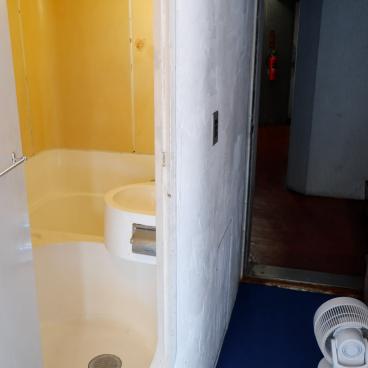 Nakagin Capsule Tower (Tokyo), salle de bains et toilettes de l'appartement 2