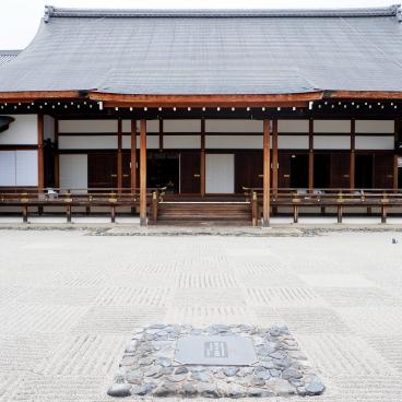 Shogo-in (Kyoto), vue sur le pavillon Shinden et le jardin sec du temple 2