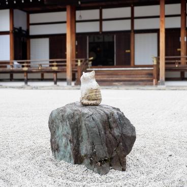 Shogo-in (Kyoto), vue sur le pavillon Shinden et le jardin sec du temple 3