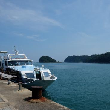 Tomogashima (Wakayama), bateau de liaison vers l'île Okinoshima