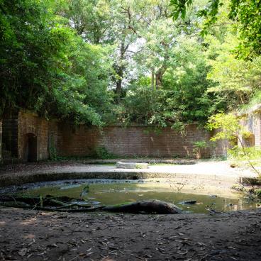 Tomogashima (Wakayama), ruines de la 3e batterie de canons sur l'île Okinoshima