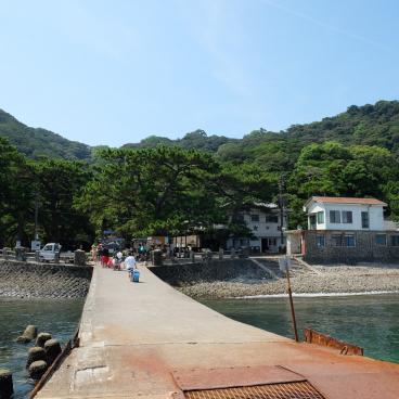 Tomogashima (Wakayama), entrée sur l'île Okinoshima depuis le port Nonaura