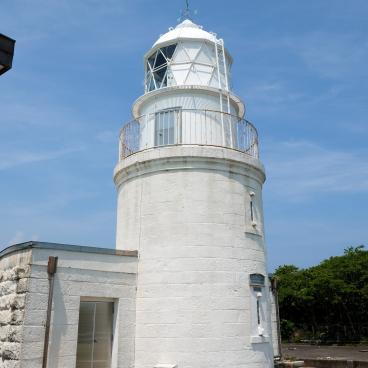 Tomogashima (Wakayama), phare blanc de l'île Okinoshima