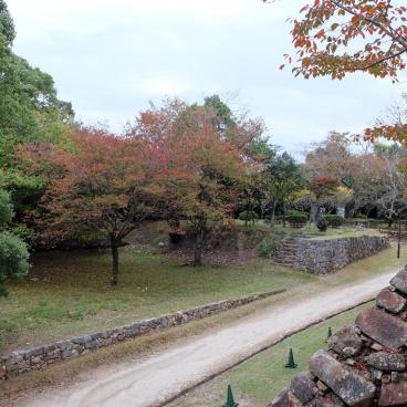 Château de Sumoto (Awaji), ruines et murs de pierre en automne 2