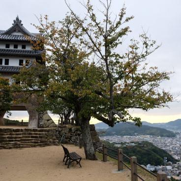 Château de Sumoto (Awaji), donjon et observatoire sur la ville