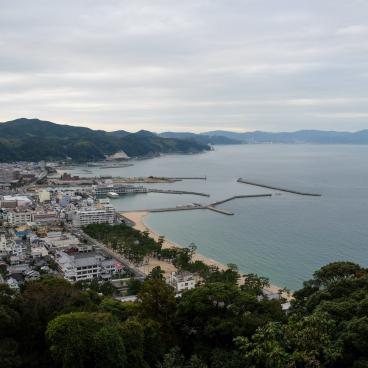 Château de Sumoto (Awaji), panorama sur la ville et la plage Ohama