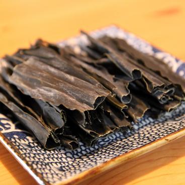 Ingrédient pour le bouillon dashi, algue Kombu déshydratée