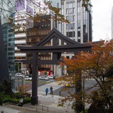 Hie-jinja (Tokyo), grande porte Torii à une entrée secondaire du sanctuaire