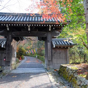 Sekizan Zen-in (Kyoto), porte Sanmon à l'entrée du temple
