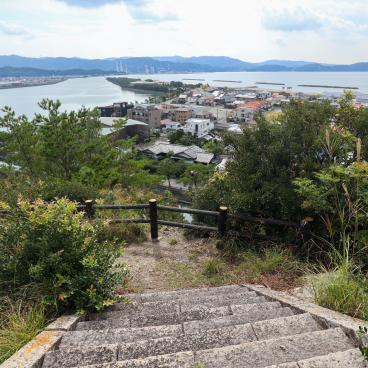 Tamatsushima-jinja (Wakayama), vue sur la baie de Wakanoura depuis le mont Tengu