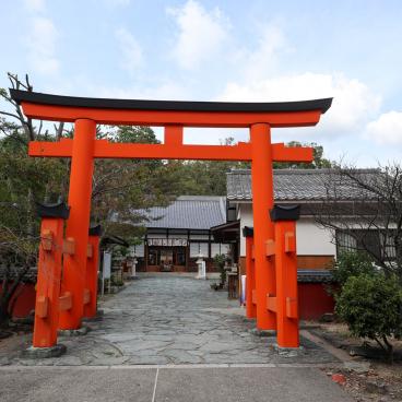 Tamatsushima-jinja (Wakayama), grande porte Torii et entrée du sanctuaire