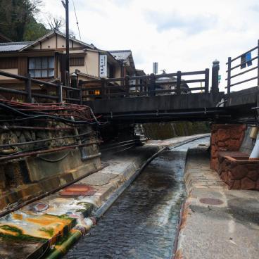 Yunomine Onsen (Kumano Kodo), rivière et installations thermales du village
