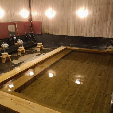 Kawayu Onsen Fujiya (Kumano Kodo), bain commun en bois