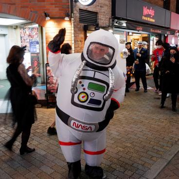 Shibuya (Tokyo), Cosplay astronaute de la Nasa pour Halloween