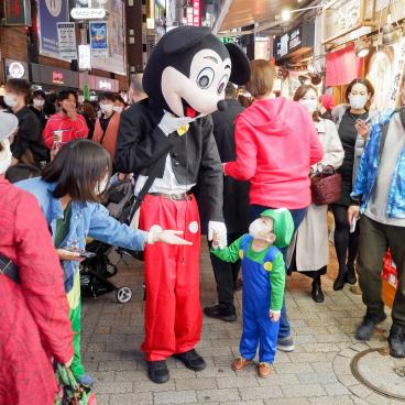 Shibuya (Tokyo), Cosplay Mickey Mouse et Luigi pour Halloween