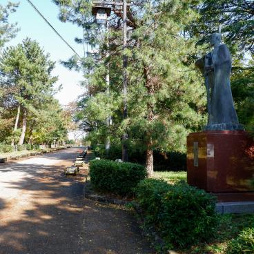 Takaoka (Toyama), parc du château et statue de Takayama Ukon
