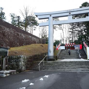 Château de Sendai, porte Torii et murs d'enceinte à l'entrée du domaine féodal