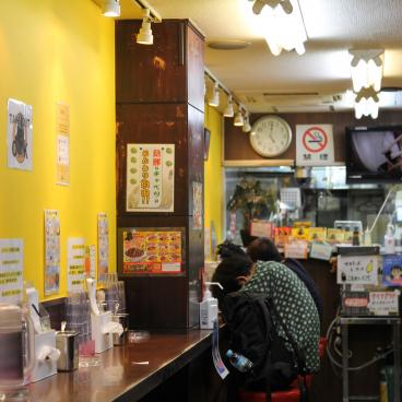 Salle du restaurant Go! Go! Curry à Shinjuku Ouest (Tokyo)