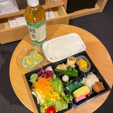 Quarantaine au Japon en période de Coronavirus, plateau-repas froid de type bento 2