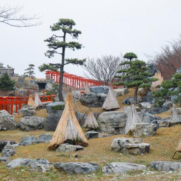 Takayama Inari-jinja (Aomori), jardin japonais en hiver et tunnel Senbon-Torii 