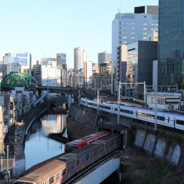 Gare d'Ochanomizu (Tokyo), spot de trains au pont Hijiri-bashi