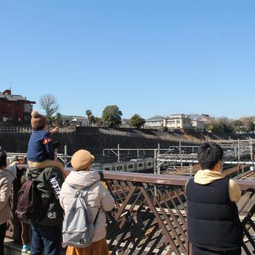 Gare de Nippori (Tokyo), Densha Otaku depuis le pont Shimogoindenhashi 3