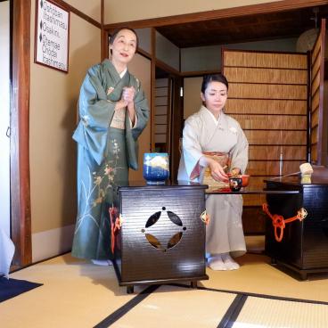 Gyokusen-en (Kanazawa), Madame Nishida en maîtresse de cérémonie du thé