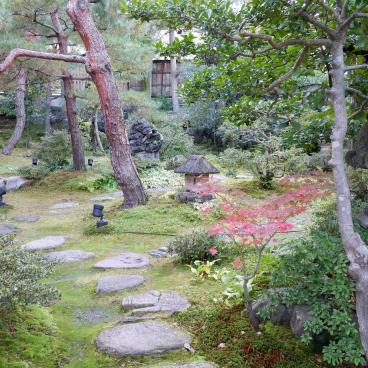 Gyokusen-en (Kanazawa), vue sur le jardin japonais à l'automne 3