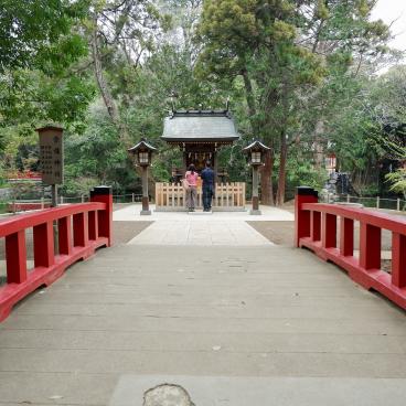 Hikawa-jinja (Saitama), pont vermillon vers le sanctuaire Munakata