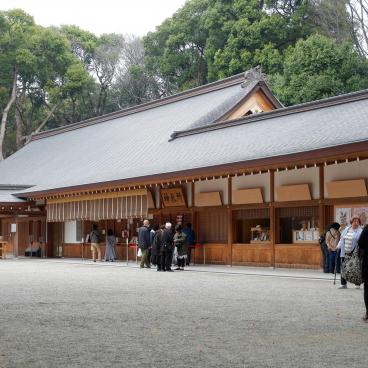 Hikawa-jinja (Saitama), comptoir de vente des protections divines du sanctuaire