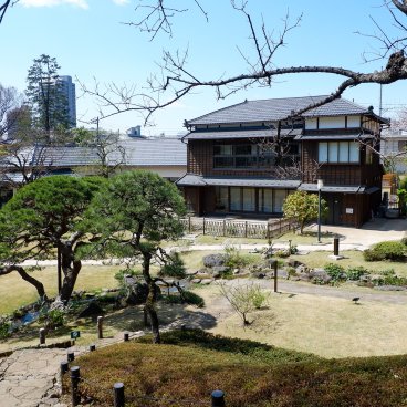 Jardin de Shin-Edogawa (Tokyo), ancienne propriété des daimyos Hosokawa de Kyushu et bâtisse Shoseikaku