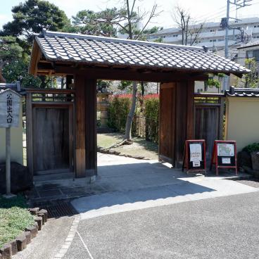 Jardin de Shin-Edogawa (Tokyo), porte d'entrée
