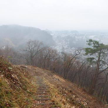 Kakunodate (Akita), vue embrumée sur la ville depuis le mont Furushiro