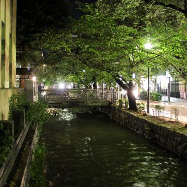 Kiyamachi-dori (Kyoto), canal Takase la nuit en été