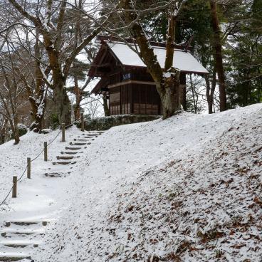Nihonmatsu (Fukushima), chemin enneigé vers le sanctuaire Niwarei-jinja