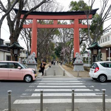 Omiya (Saitama), porte Ni no Torii de l'allée Hikawa Sando jusqu'au sanctuaire Hikawa-jinja