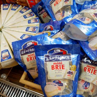 Supermarché The Garden à Ikebukuro (Tokyo), fromages de brie